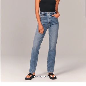 NWOT Ultra High Rise Straight Jeans - fit a 27/28
